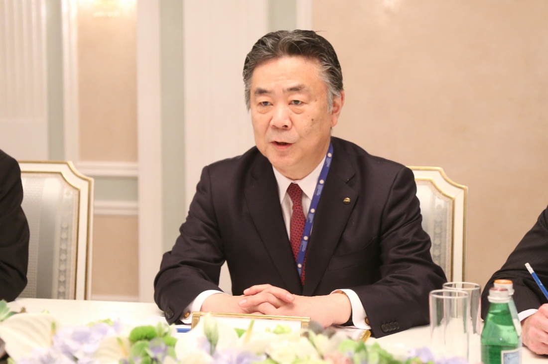 Masahiro Imai, Senior Managing Executive Officer der Itochu Corporation, während des Arbeitstreffens mit Alexey Miller im Rahmen des Petersburger Internationalen Wirtschaftsforums 2017