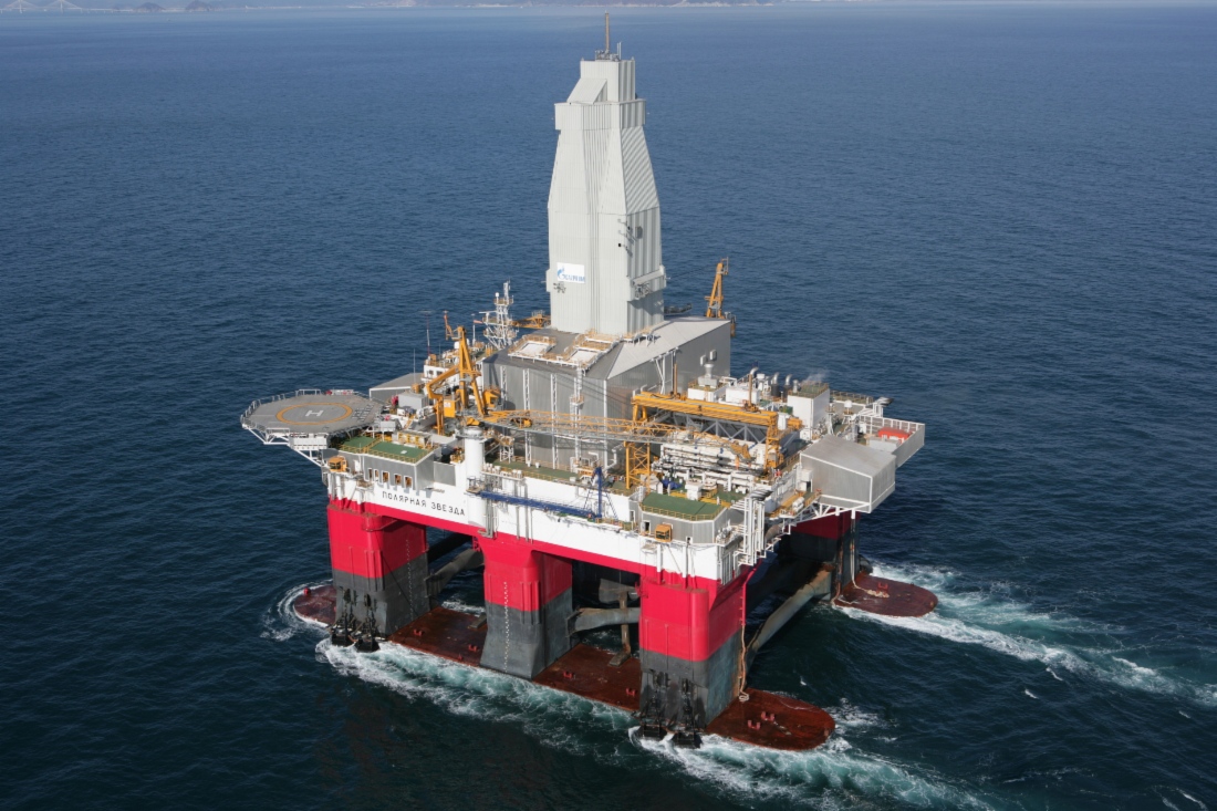 Halbtaucherbohrinsel Polar Star auf dem Schelf von Sachalin