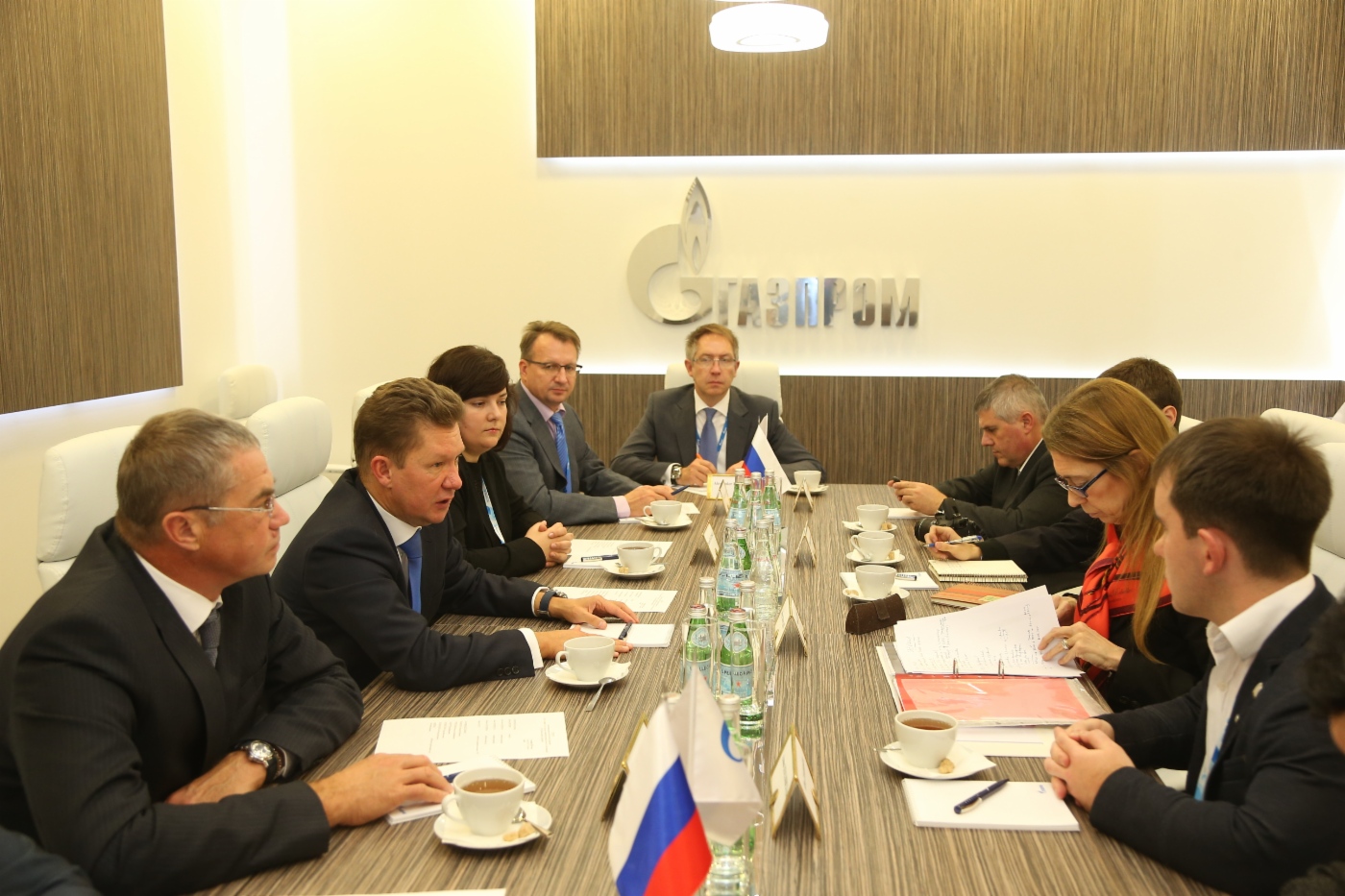 Im Rahmen des Forums fand ein Arbeitstreffen zwischen Alexey Miller und der Argentiniens Industrieministerin Debora Giorgi statt