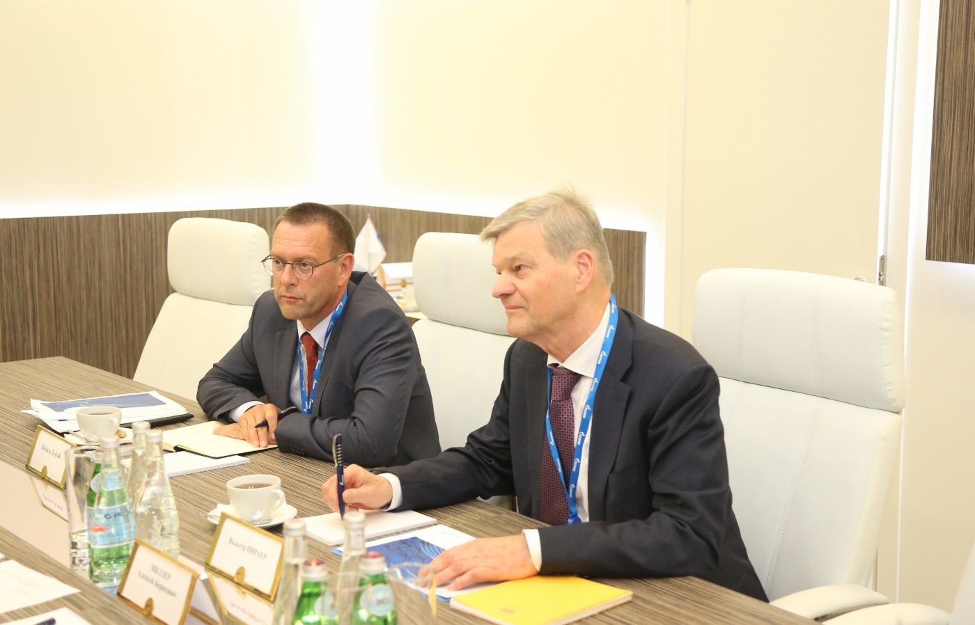 Walter Peeraer (rechts) während des Arbeitstreffens mit Alexey Miller