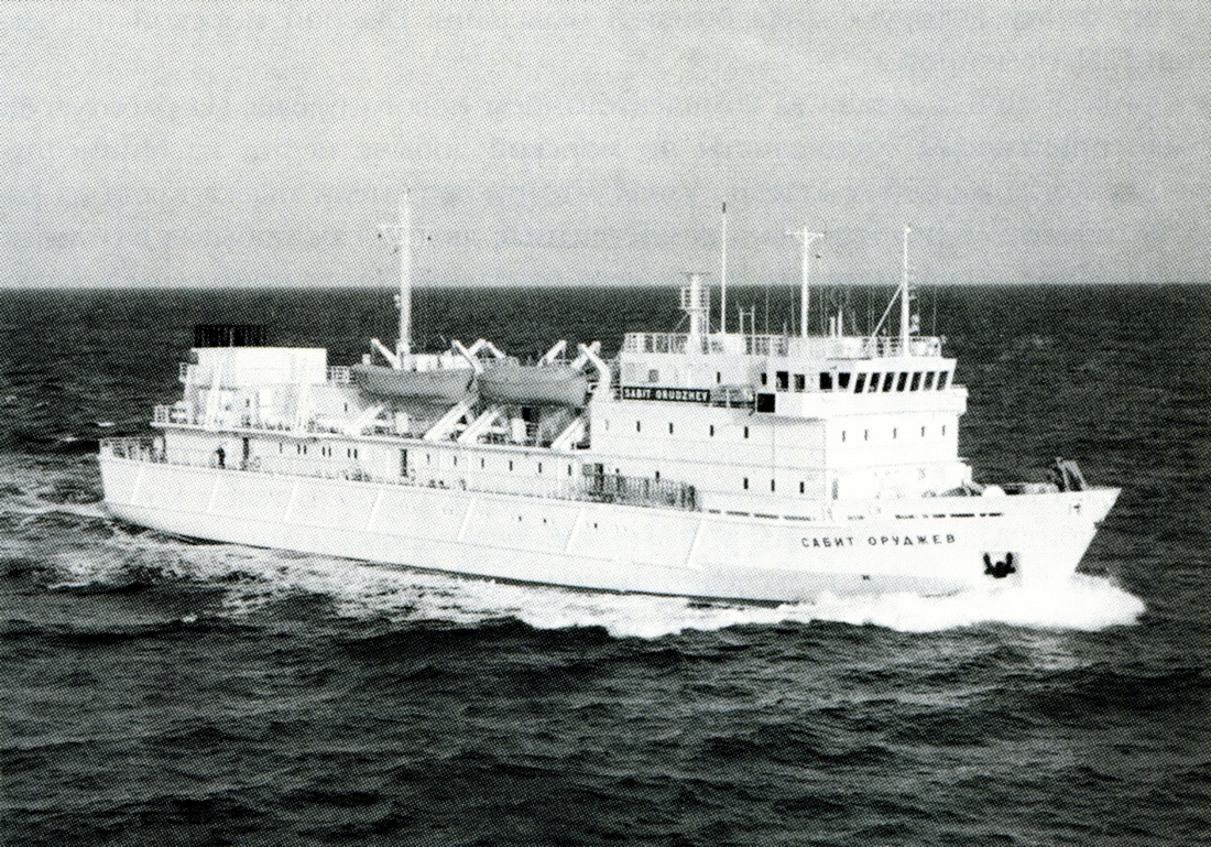 Fahrgastschiff „Sabit Orudzhev“, das 1983 in Finnland gebaut wurde