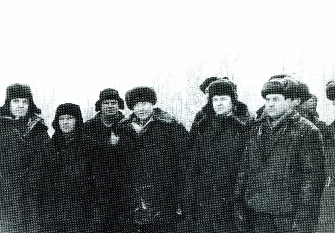 S. Orudzhev, A. Kortunov und Ye. Ligachyov während des Pipeline-Baus, Januar 1972