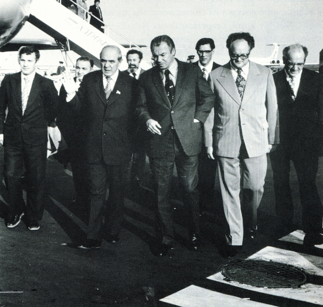 Begegnung am Flughafen. S. Orudzhev, Yu. Zaitsev, D. Sinyakov und V. Dubakin
