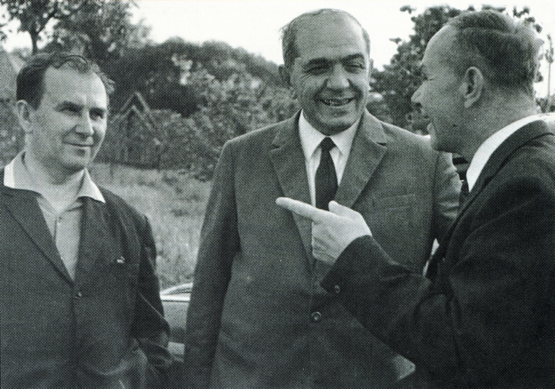 Vertrauliches Gespräch. S. Orudzhev, L. Kurilkin und G. Chekryzhov