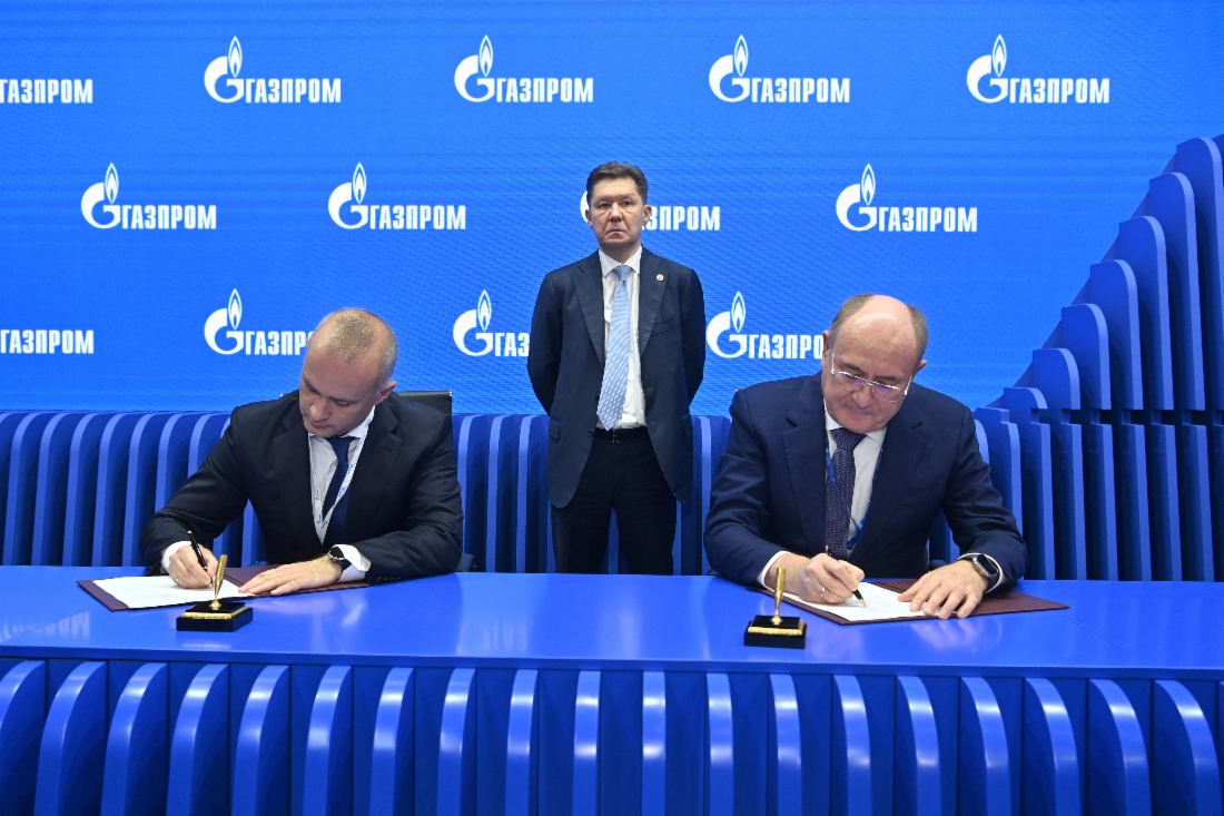 Vadim Badekha, Generaldirektor der
United Engine Corporation, und Vitaly
Markelov
