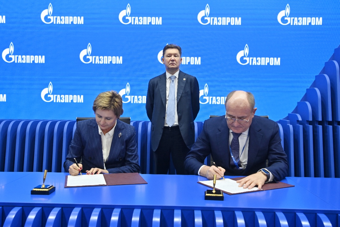 Vera Paramonova, Generaldirektorin des
Forschungs- und
Produktionsunternehmens Micran, und
Vitaly Markelov