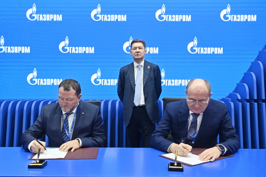 Sergey Chirikov, Generaldirektor der
EleSy, und Vitaly Markelov