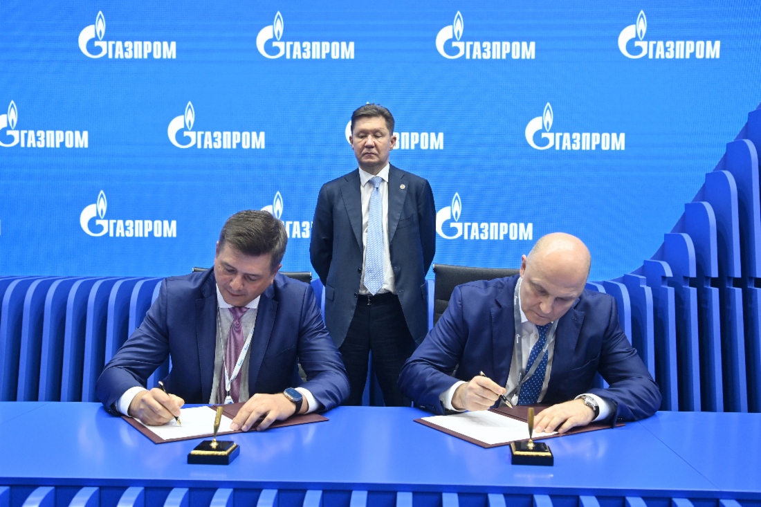 Alexander Kukanov, Generaldirektor der
ROTEC Digital Solutions, und Oleg
Aksyutin