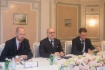 Arbeitstreffen zwischen Alexey Miller und dem CEO der Linde AG, Aldo Belloni (Mitte), im Rahmen des VIII. Petersburger Internationalen Gasforums