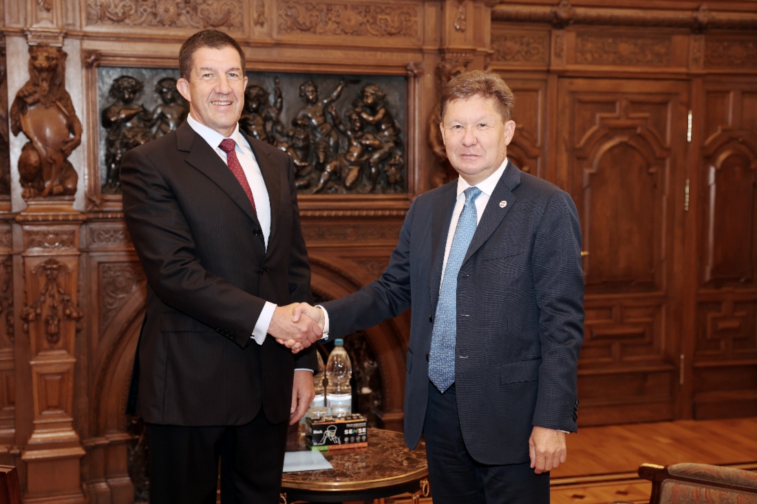 Arbeitstreffen zwischen Alexey Miller und dem Präsidenten der PAO Rostelecom, Mikhail Oseevsky, in Sankt Petersburg
