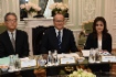 Der Präsident und CEO der Mitsubishi Corporation, Takehiko Kakiuchi (in der Mitte), während des Arbeitstreffens mit Alexey Miller