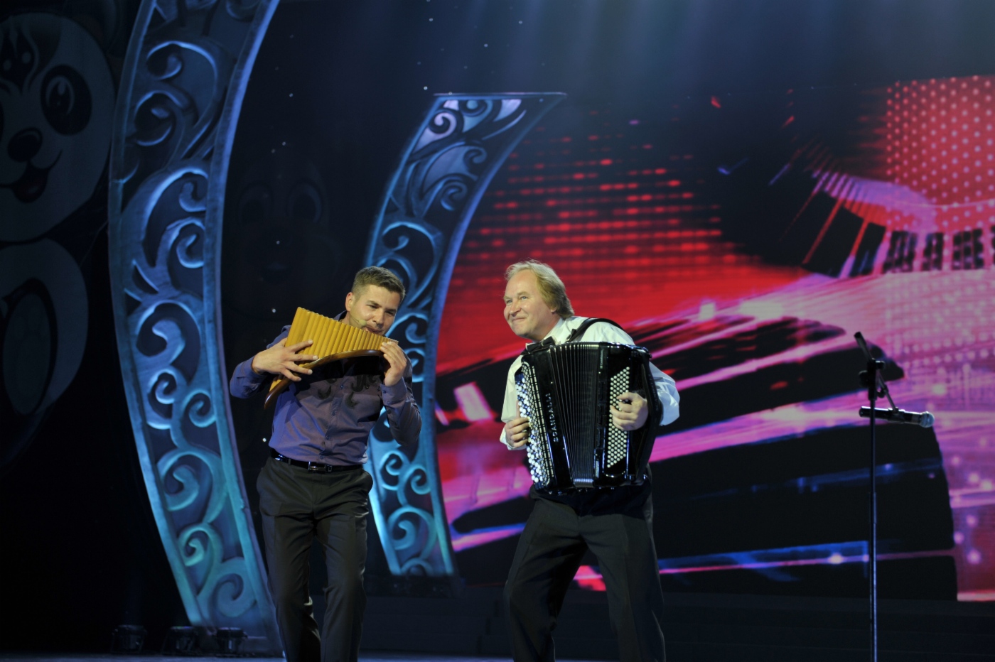 Instrumentalnummer Karnevall: Vyacheslav Zmeu, Hirtenflöte (Nowy Urengoi, Russland) und Leonid Ivanov, Ziehharmonika (Nischni Nowgorod, Russland)