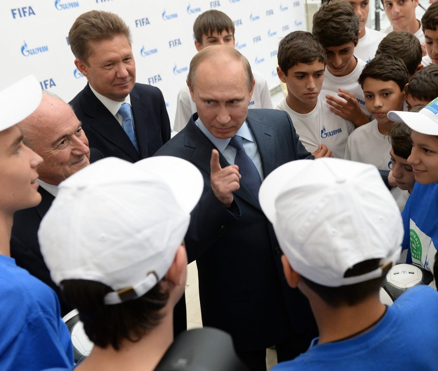 Präsident der Russischen Föderation, Vladimir Putin, beim Treffen mit den russischen Teilnehmern des Projekts Football for Friendship. Sotschi, 2013