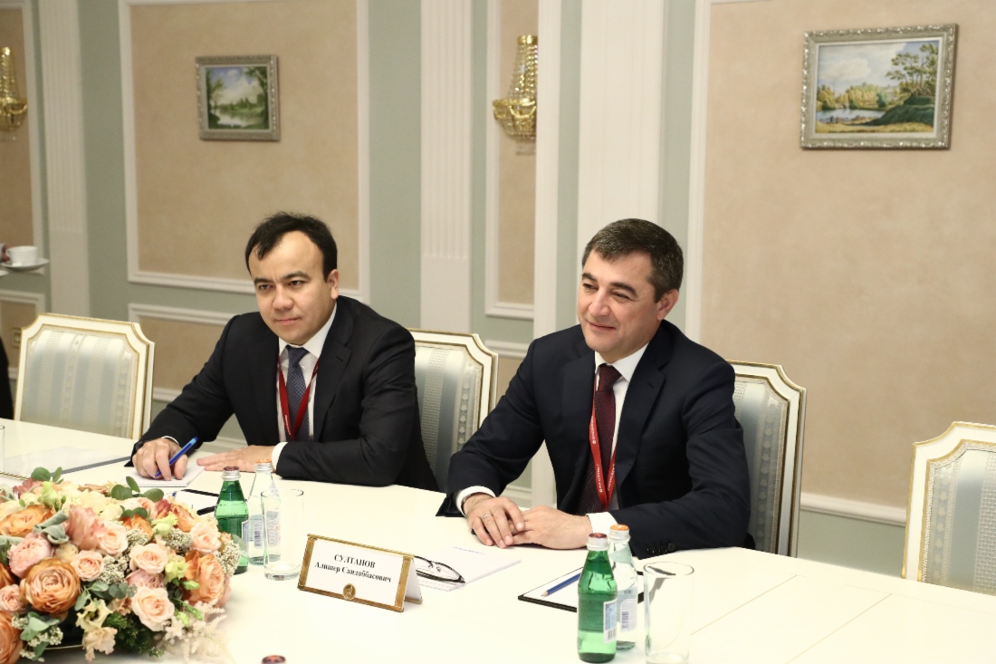 Arbeitstreffen zwischen dem stellvertretenden Ministerpräsidenten der Republik Usbekistan und Vorstandsvorsitzenden der Aktiengesellschaft Uzbekneftegaz, Alisher Sultanov, und Alexey Miller im Rahmen des Petersburger Internationalen Wirtschaftsforums 2018