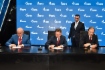 Alexey Miller, Nikolai Shulginov, Energieminister der Russischen Föderation, und Sergey Tsivilev, Gouverneur des Verwaltungsgebietes Kemerowo – Kusbass, schlossen eine Vereinbarung zur Entwicklung der Gasversorgung und zum Ausbau der Gasinfrastruktur in Kusbass, unter anderem aufgrund der Verflüssigung von Methan aus Kohleflözen, ab