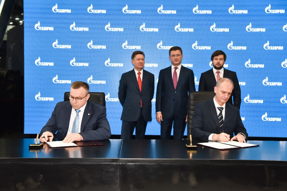 Alexey Miller, Nikolai Shulginov, Energieminister der Russischen Föderation, und Sergey Tsivilev, Gouverneur des Verwaltungsgebietes Kemerowo – Kusbass, schlossen eine Vereinbarung zur Entwicklung der Gasversorgung und zum Ausbau der Gasinfrastruktur in Kusbass, unter anderem aufgrund der Verflüssigung von Methan aus Kohleflözen, ab Alexey Miller, Nikolai Shulginov, Energieminister der Russischen Föderation, und Sergey Tsivilev, Gouverneur des Verwaltungsgebietes Kemerowo – Kusbass, schlossen eine Vereinbarung zur Entwicklung der Gasversorgung und zum Ausbau der Gasinfrastruktur in Kusbass, unter anderem aufgrund der Verflüssigung von Methan aus Kohleflözen, ab