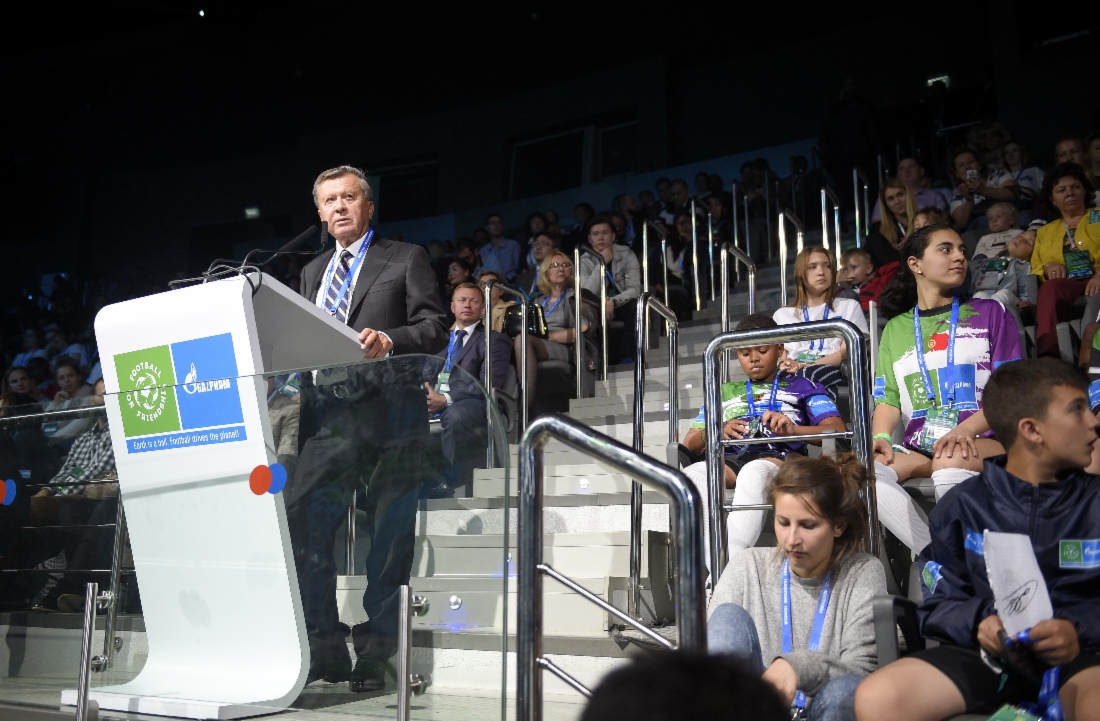 In Moskau fand das Internationale Kinderforum im Rahmen der Sechsten Saison des internationalen sozialen Kinderprogramms Football for Friendship veranstaltet von der PAO Gazprom, offizieller Partner der FIFA und der FIFA Fußballweltmeisterschaft 2018 in Russland™, statt