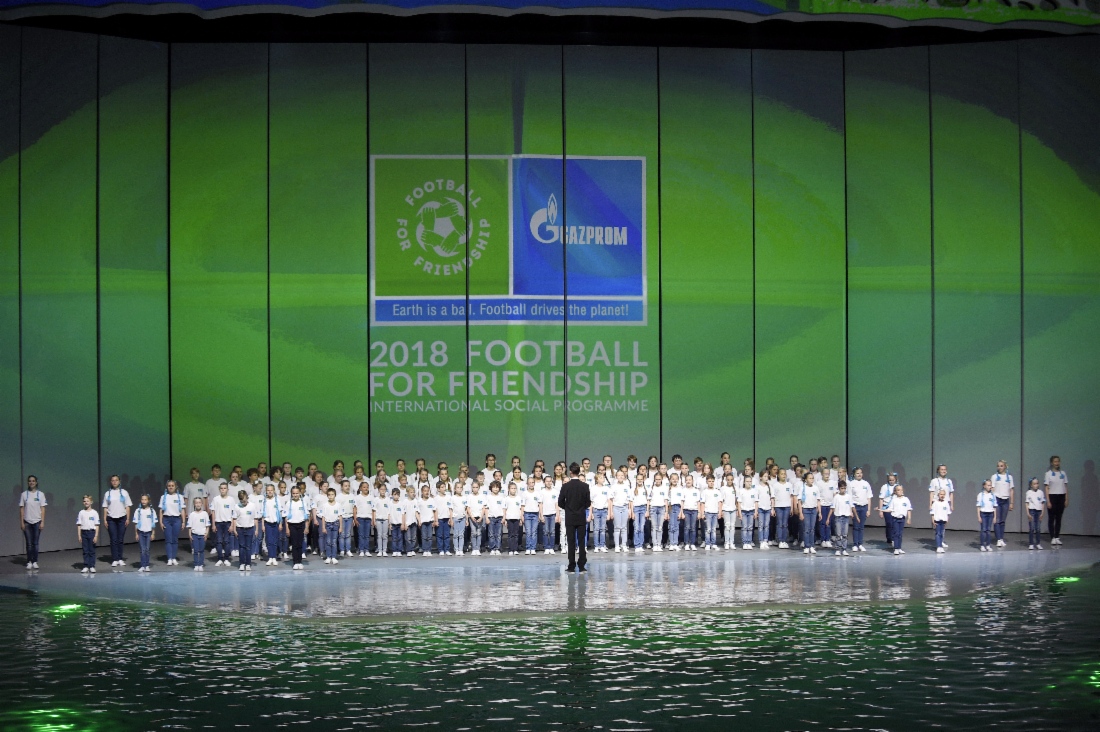 In Moskau fand das Internationale Kinderforum im Rahmen der Sechsten Saison des internationalen sozialen Kinderprogramms Football for Friendship veranstaltet von der PAO Gazprom, offizieller Partner der FIFA und der FIFA Fußballweltmeisterschaft 2018 in Russland™, statt