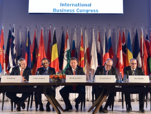 Alexey Miller (Mitte) bei der Sitzung des Präsidiums des IBC