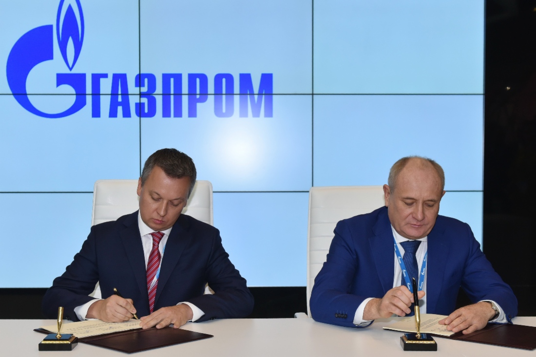 Im Rahmen des VII. Petersburger Internationalen Gasforums unterzeichneten der Exekutivdirektor für Geschäftsentwicklung und Kommerzialisierung des Staatskonzerns Roscosmos, Anton Zhiganov, und Vitaly Markelov eine Roadmap für die Entwicklung der Zusammenarbeit im Bereich der Importsubstitution