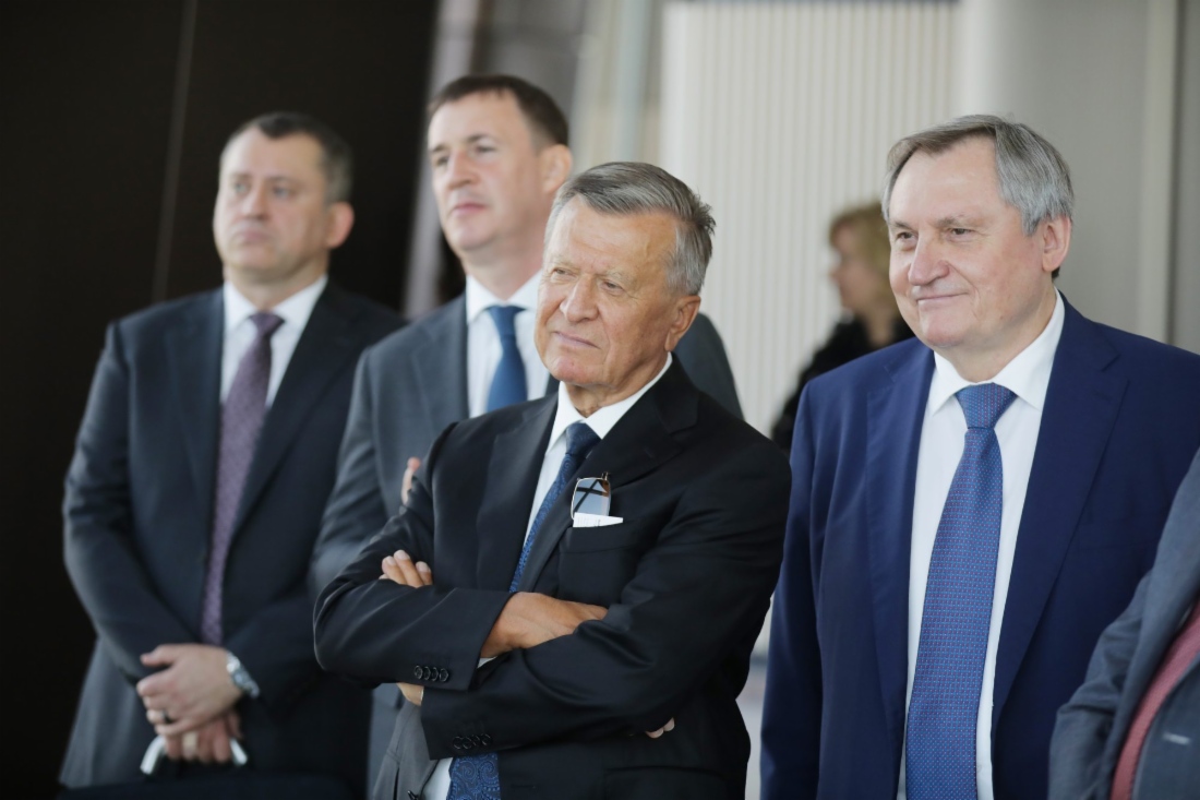 Mikhail Sereda, Dmitry Patrushev, Viktor
Zubkov und Nikolai Shulginov