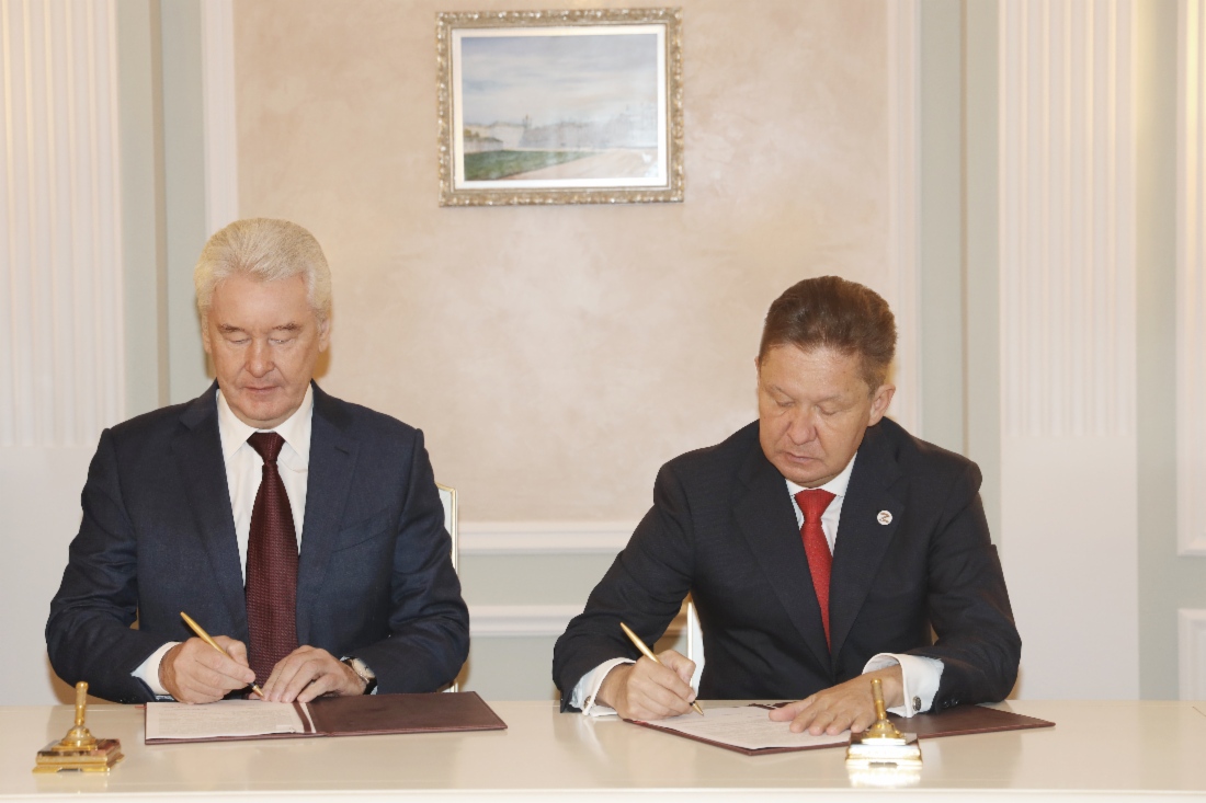 Im Rahmen des Petersburger
Internationalen Wirtschaftsforums 2022
unterzeichneten Alexey Miller und der
Bürgermeister von Moskau, Sergey
Sobyanin, eine Kooperationsvereinbarung
zwischen der Moskauer Stadtregierung
und der Gazprom, die auf die Entwicklung
der Systeme für die Gas-, Strom- und
Wärmeversorgung von Verbrauchern in
Moskau abzielt