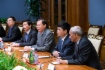 Nguyen Xuan Son (Zweiter von rechts) während des Treffens mit Alexey Miller