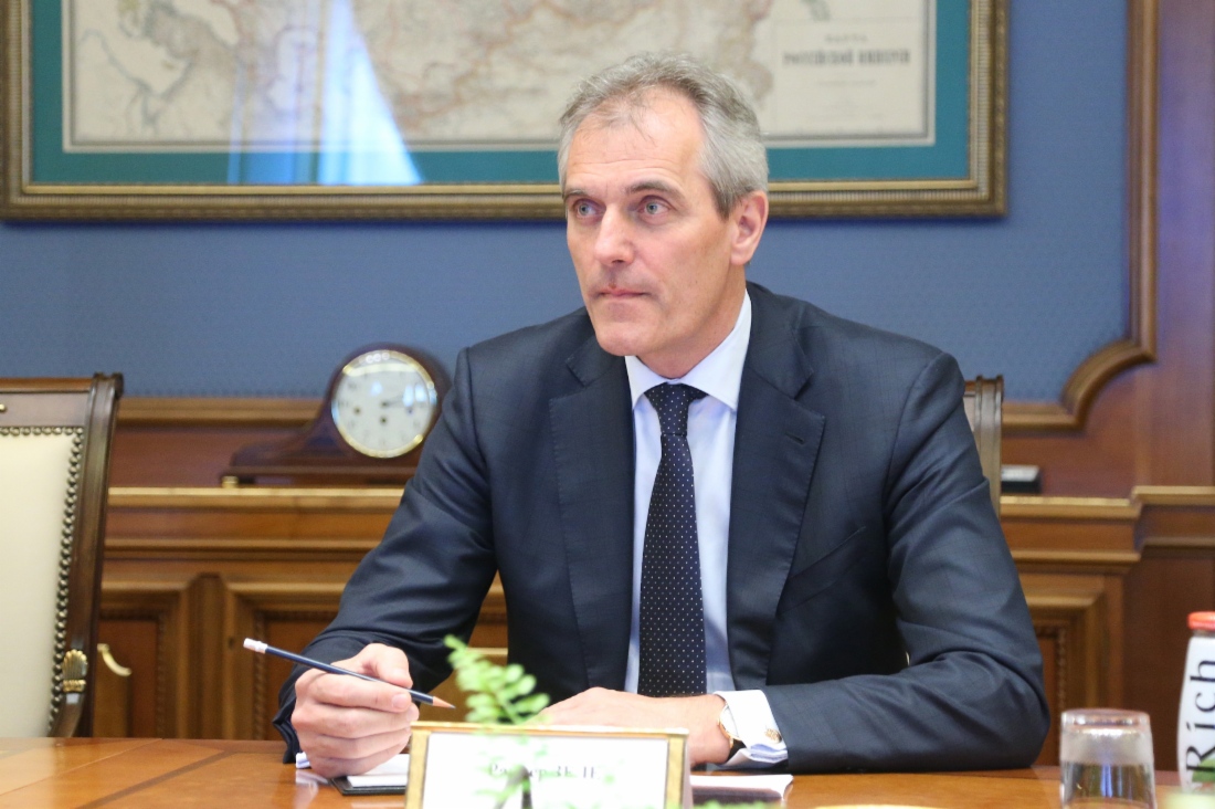 Rainer Seele, Vorstandsvorsitzender der OMV AG, während des Arbeitstreffens mit Alexey Miller