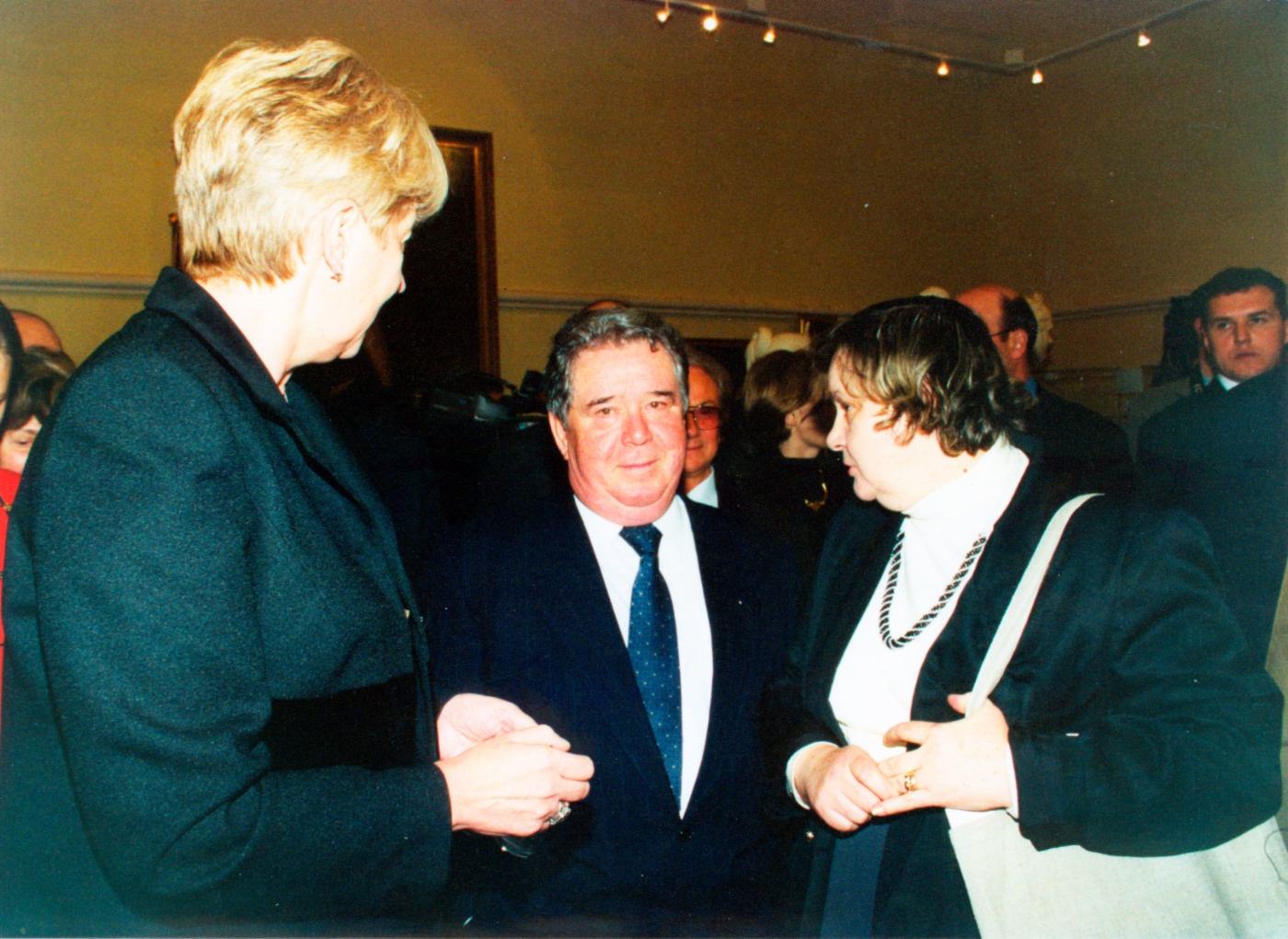 Bei einer Ausstellungseröffnung im Historischen Museum, 18. Oktober 2000. Foto: Igor Volobuyev