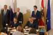 Alexey Miller und der Vorstandsvorsitzende der OMV AG, Rainer Seele, unterzeichneten im Beisein des Präsidenten der Russischen Föderation, Vladimir Putin, und des Bundeskanzlers der Republik Österreich, Sebastian Kurz, eine Vereinbarung über die Verlängerung des bestehenden Vertrags zwischen Gazprom Export und OMV Gas Marketing & Trading GmbH zu russischen Erdgaslieferungen nach Österreich bis 2040