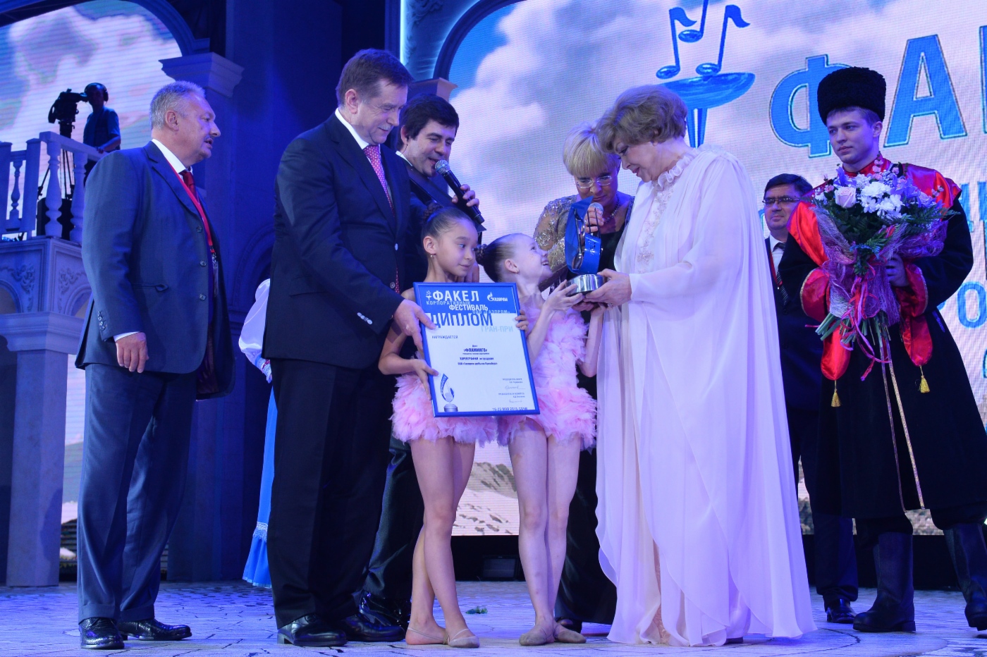 Duo Flamingo (Gazprom Dobycha Orenburg) gewann den Grand Prix in der Altersgruppe 5 bis 10 Jahre beim Finale des VI. Unternehmensfestivals Fackel in Sotschi