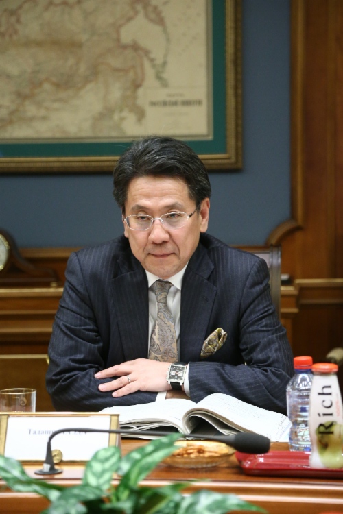 Tadashi Maeda, CEO und Executive Managing Director der Japan Bank for International Cooperation, während des Treffens mit Alexey Miller