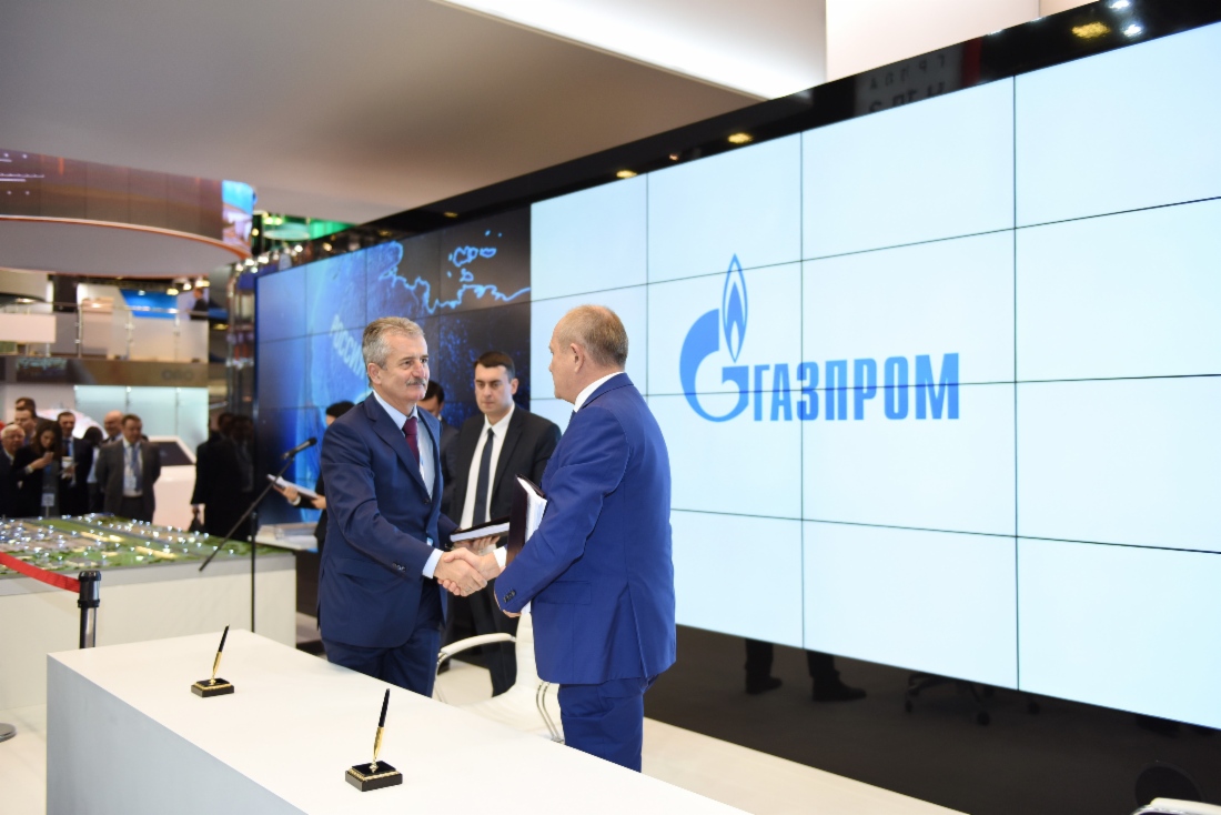 Im Rahmen des VII. Petersburger Internationalen Gasforums unterzeichneten der Geschäftsführer des Verbandes der Bauunternehmen in der Gasbranche, Vladimir Khurtsilava, und Vitaly Markelov ein Abkommen über Zusammenarbeit innerhalb des Systems der freiwilligen Zertifizierung INTERGAZCERT