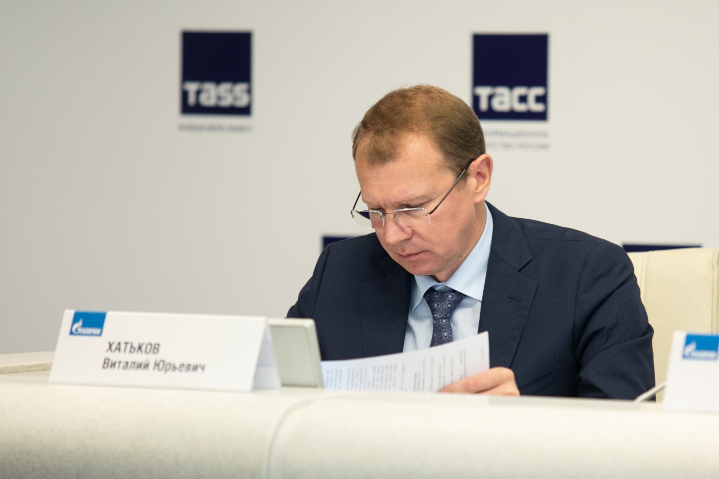 Vitaly Khatkov, Departmentleiter der PAO Gazprom