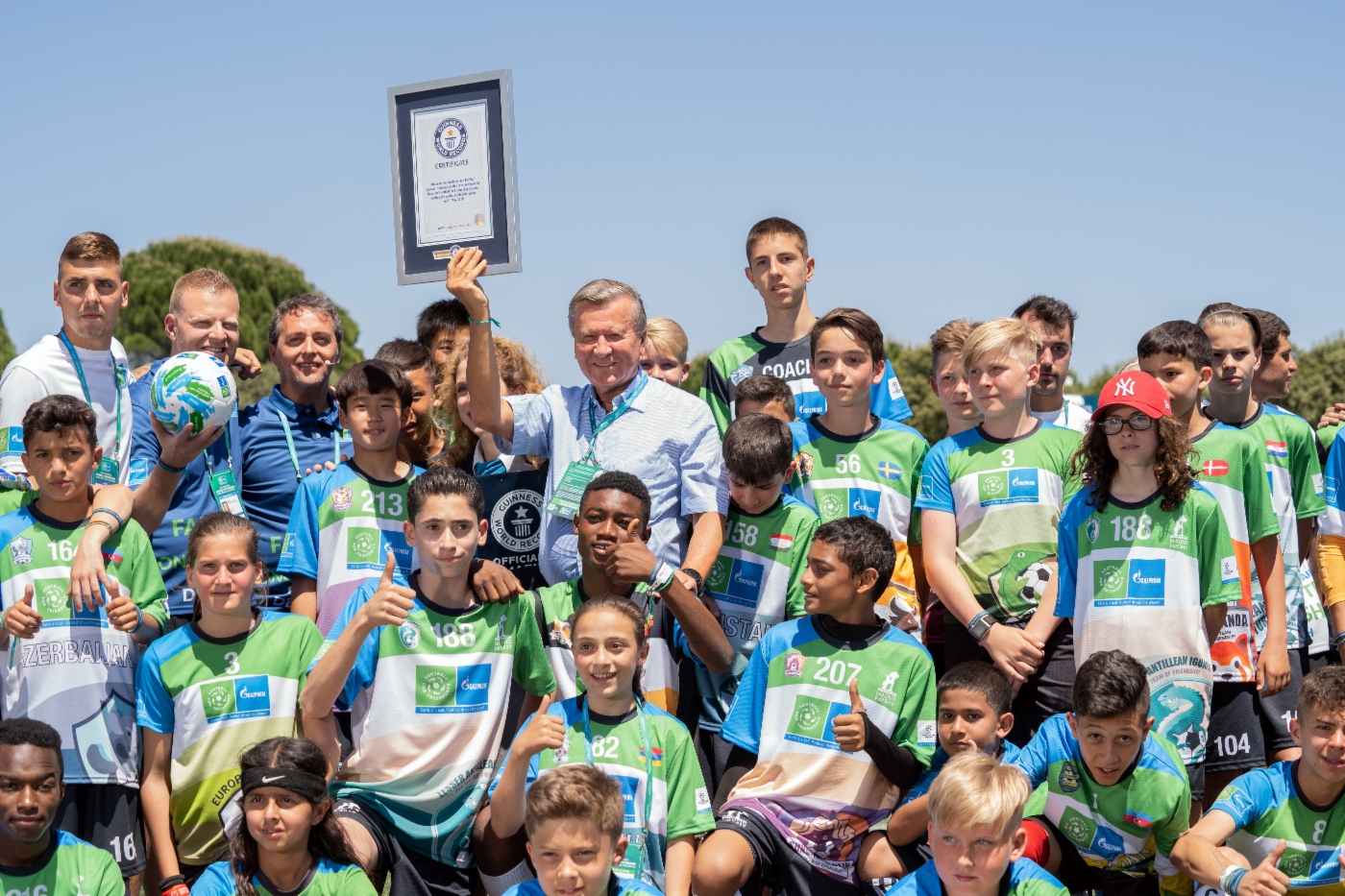 Internationales Kindersozialprogramm der Gazprom Football for Friendship erhielt den Titel GUINNESS WORLD RECORDS® in der Nominierung „Fußballtraining mit den meisten Nationalitäten der Welt“