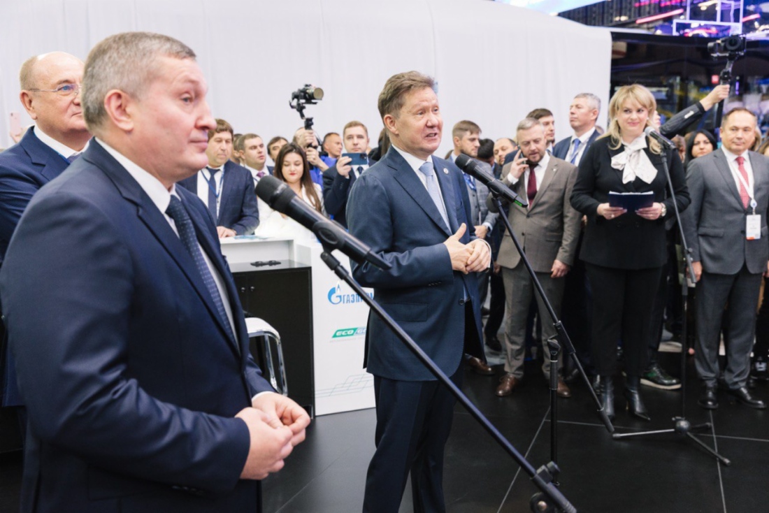 Andrey Bocharov, Gouverneur des Verwaltungsgebietes Wolgograd, Alexey Miller und Lyubov Brish, Generaldirektorin der Gazprom Helium Service