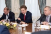 Alexey Miller (Mitte) während des Arbeitstreffens mit dem außerordentlichen und bevollmächtigten Botschafter der Republik Ungarn in der Russischen Föderation, Norbert Konkoly