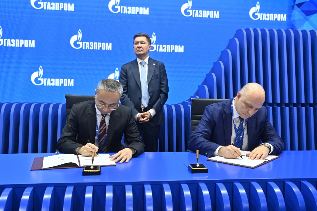 Xie Jun, Vizepräsident der CNPC, und Oleg
Aksyutin