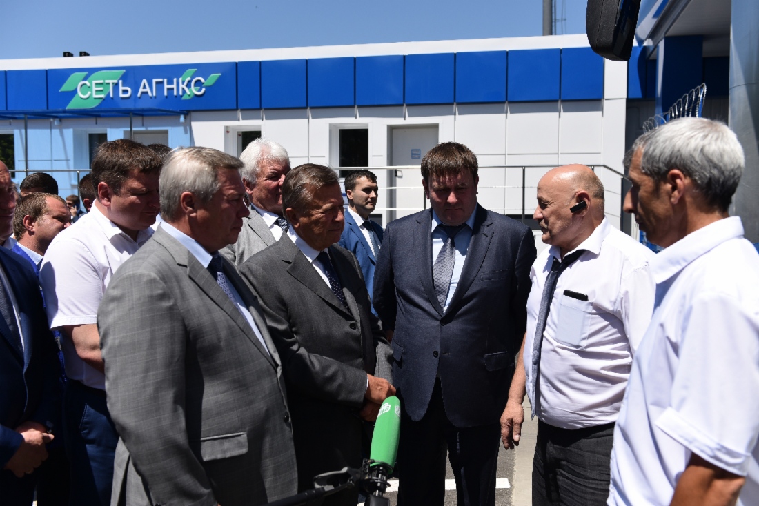 Eine Gazprom-Delegation mit dem Aufsichtsratsvorsitzenden Viktor Zubkov an der Spitze besichtigte im Rahmen eines Arbeitsbesuchs im Verwaltungsgebiet Rostow die rekonstruierte Gasbetankungsanlage in Aksai