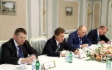 Arbeitstreffen zwischen Alexey Miller (Zweiter von links) und dem CEO und Executive Managing Director der Japan Bank for International Cooperation (JBIC), Tadashi Maeda, im Rahmen des Petersburger Internationalen Wirtschaftsforums 2018