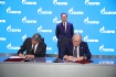 Sergey Kharlashkin, stellvertretender
Regierungsvorsitzender des
Verwaltungsgebietes Leningrad für
Verkehr und Brennstoff- und
Energiekomplex, und Vitaly Markelov
