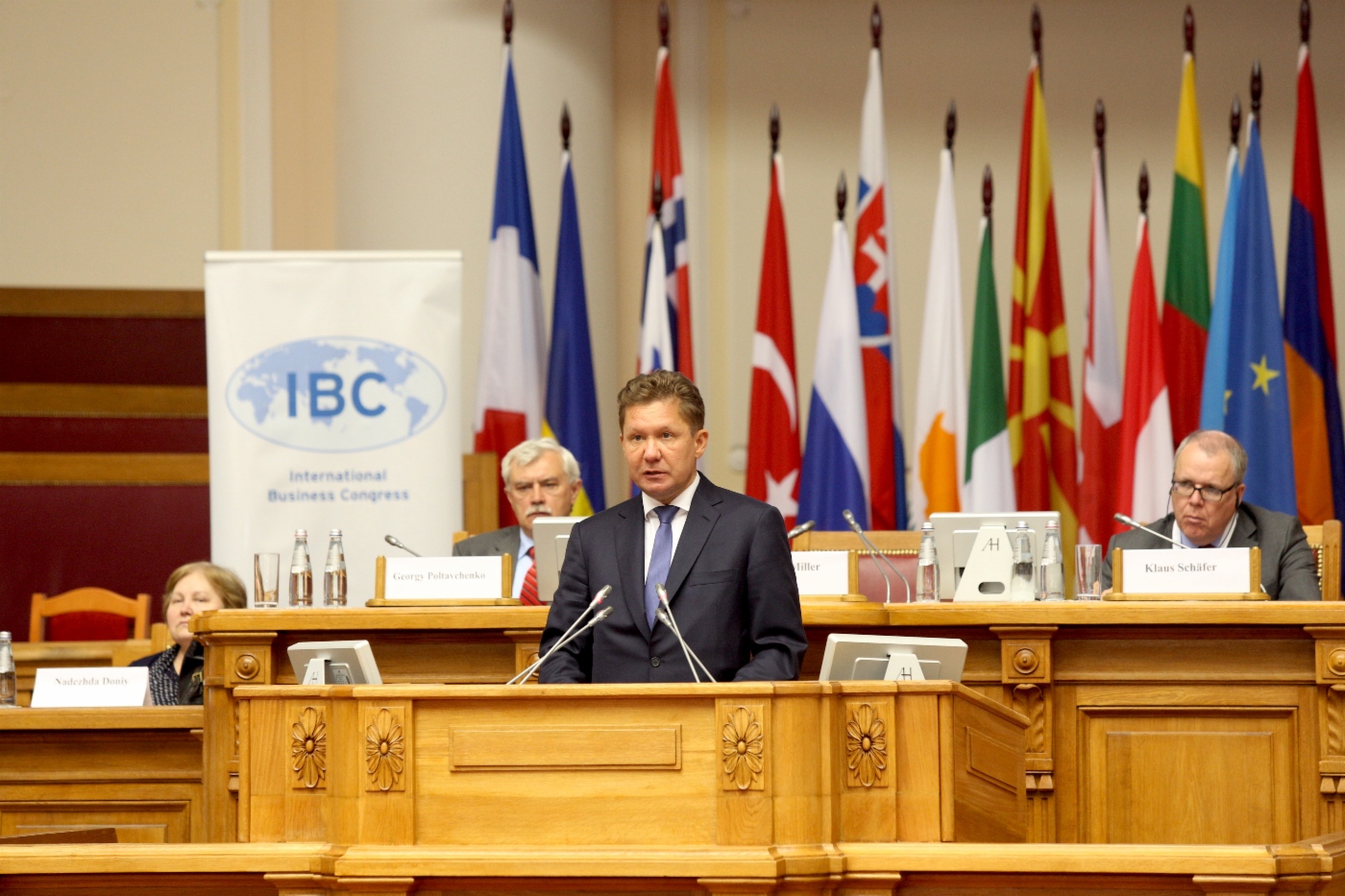 Alexey Miller führte die XXXIV. Sitzung des Präsidiums und die XIX. Vollversammlung des International Business Congress durch