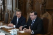 Milorad Dodik (rechts) während des Treffens mit Alexander Medvedev im Rahmen des Internationalen Wirtschaftsforums 2014 in Sankt Petersburg