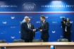 Im Rahmen des XIV. Internationalen Investitionsforums Sotschi 2015 unterzeichnete Alexey Miller (rechts) im Beisein des Ministerpräsidenten der Russischen Föderation Dmitry Medvedev einen Vertrag mit Dmitry Pumpyansky (links)