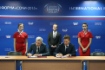 Im Rahmen des XIV. Internationalen Investitionsforums Sotschi 2015 unterzeichnete Alexey Miller (rechts) im Beisein des Ministerpräsidenten der Russischen Föderation Dmitry Medvedev einen Vertrag mit dem Vertreter der Tomsk Machine-Building Technologies Ivan Pushkarev
