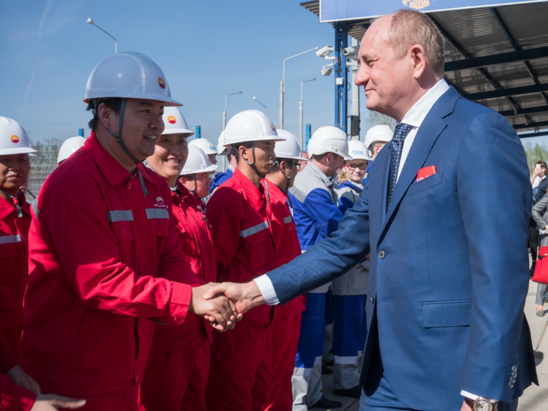 Vitaly Markelov bei der feierlichen Eröffnung des provisorischen beiderseitigen Checkpoints an der russisch-chinesischen Staatsgrenze für das Baupersonal der Flussunterquerung der Power of Siberia