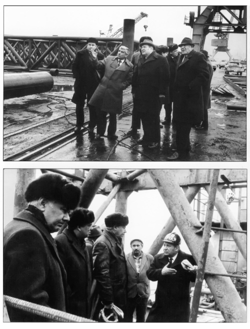 Vasily Dinkov, Minister für Gasindustrie der UdSSR, in Begleitung von aserbaidschanischen Staatsfunktionären und Führungskräften der Kaspmorneft auf dem Offshore-Feld „28. April“, Baku, März 1981