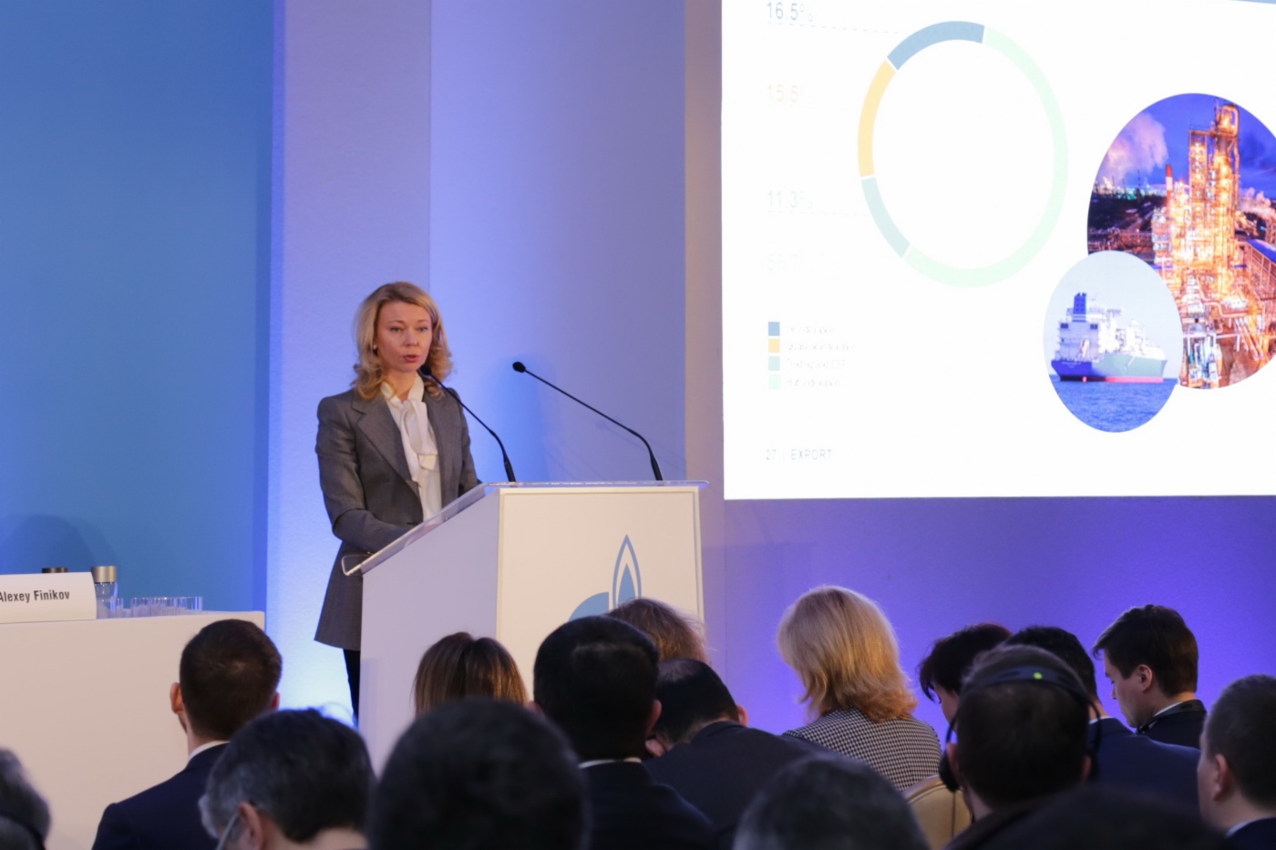 Elena Burmistrova während ihres Vortrags am Investorentag der Gazprom in London