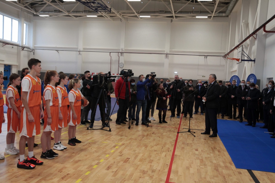 Alexander Drozdenko, Gouverneur des Verwaltungsgebietes Leningrad, nahm an der Eröffnung des neuen Sportkomplexes in Tichwin teil