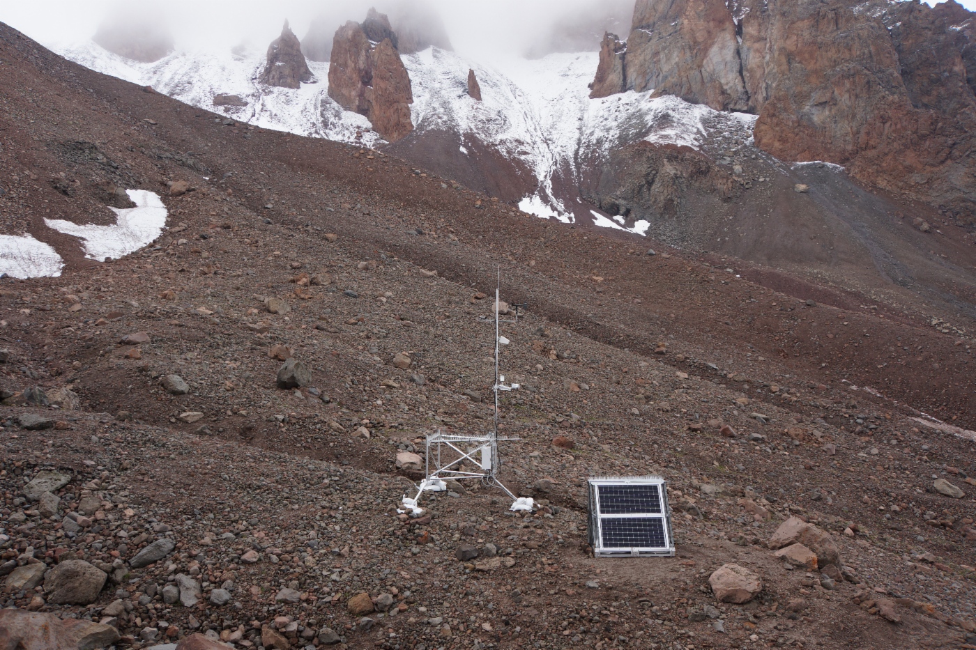 Ein Solargenerator speist die Wetterfühler. Im Moment ist dies das Einzige, was der direkten Zweckbestimmung der Wetterwarte dient